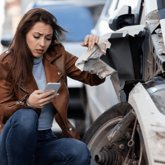 Frau nach Unfall Ingenieurbüro Atalay Mainz kfz Gutachter
